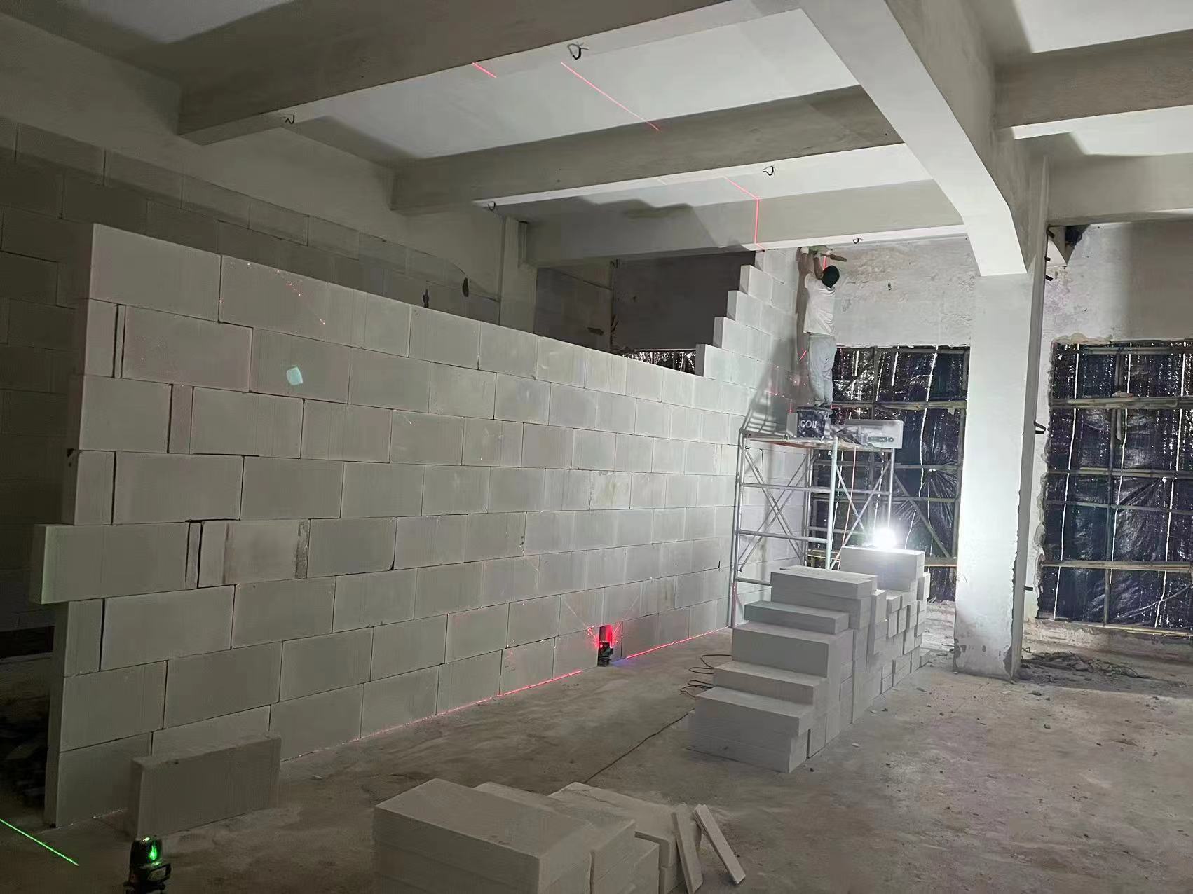 轻质砖隔墙施工场景