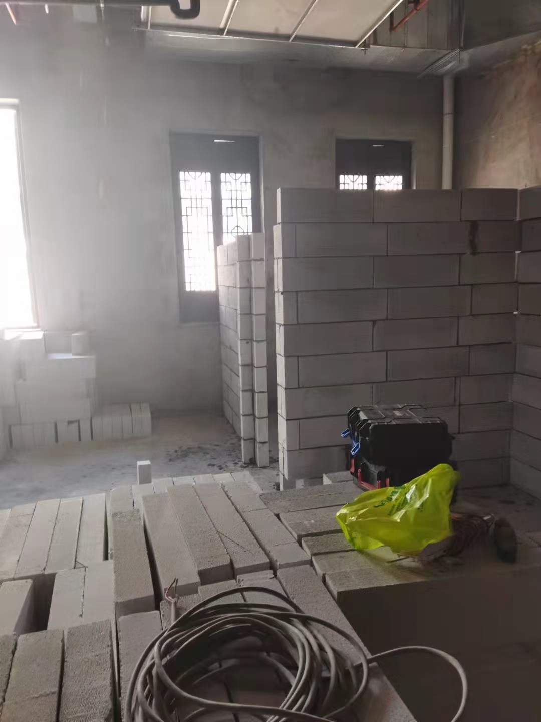 隔墙砌筑与墙面成型